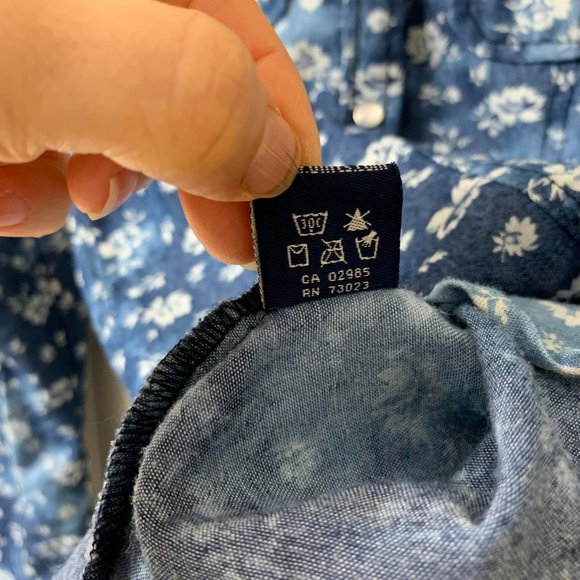 🌷3 for$20🌷Bluenotes, US XS, Blue & White Chambray Floral Button Down Shirt - Picture 10 of 10